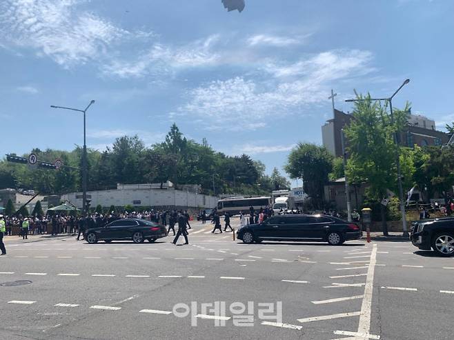 10일 오전 윤석열 대통령이 취임식을 마치고 서울 용산구 국방부로 이동하고 있다.(사진=김윤정 기자)