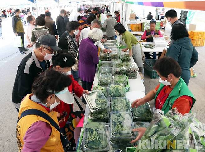 홍천산나물축제 판매장터 현장. (홍천군 제공)