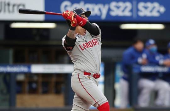 삼성 백정현을 상대로 시즌 2호 홈런을 날린 추신수[연합뉴스 제공]