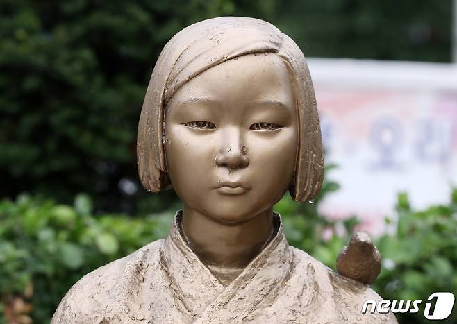 서울 성북구 분수마루 평화의소녀상에 빗물이 흐르고 있다.© News1 박세연 기자