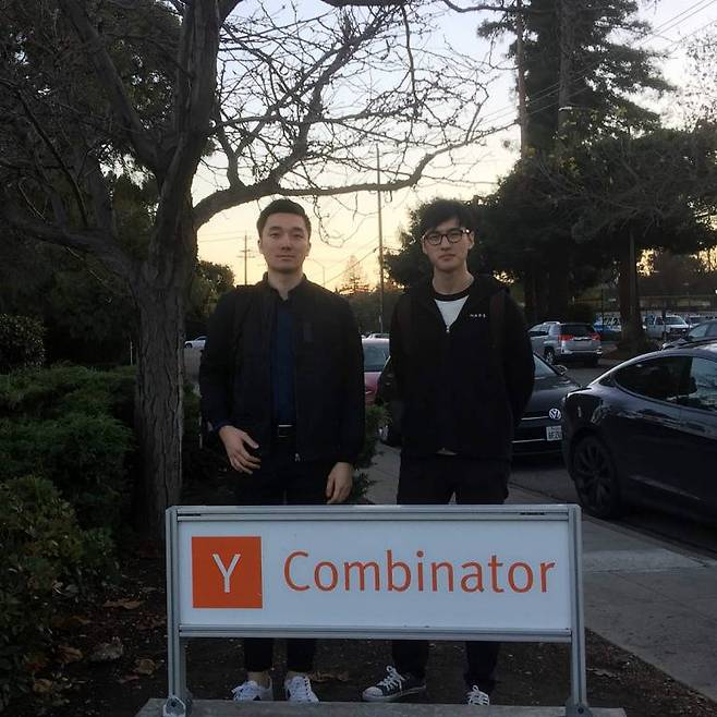 투자를 유치한 와이콤비네이터를 방문한 마스오토 박일수 대표(좌)와 임규리 CTO(좌), 출처: 마스오토