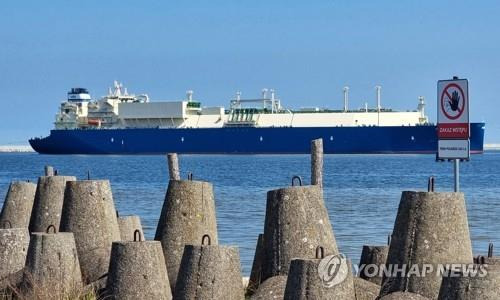 폴란드 항구에 들어가는 미국산 LNG 수송선 [EPA/PAP 연합뉴스 자료사진. 재판매 및 DB 금지]