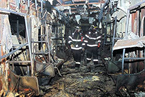 19년 전 발생한 대구 지하철 화재 당시 불타버린 전동차 내부 사진, 출처: 동아일보