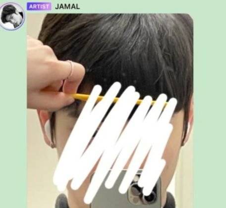 NCT 멤버 재현은 유료 팬 플랫폼 버블에서 소통을 성의없게 한다는 비판을 받고 있다. 버블은 메시지나 사진 외부 유출을 막고 있어 문제를 제기한 팬이 아이돌의 얼굴을 가렸다. [사진 팬커뮤니티 캡처]