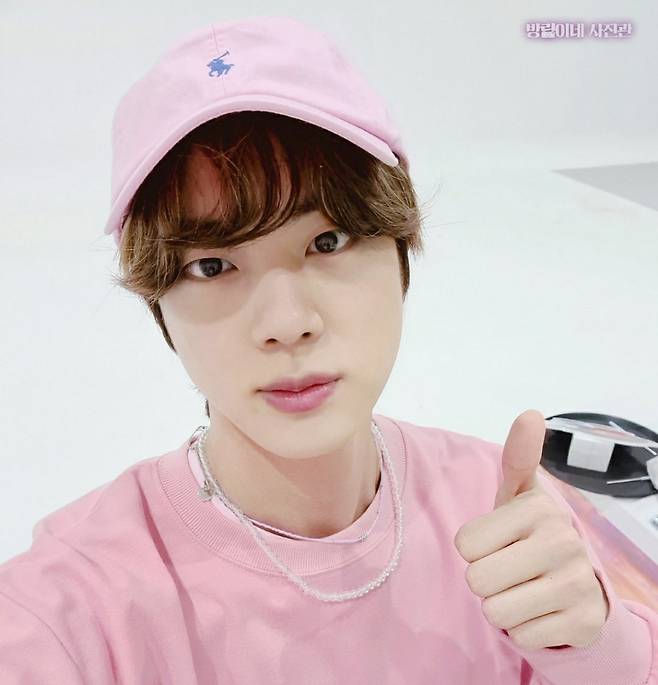 "그를 봐!" 방탄소년단 진, 멕시코 드라마 속 '가장 잘 생긴 남자'