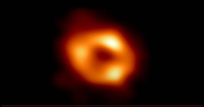 사건지평선망원경(EHT)로 촬영된 우리은하 중심의 블랙홀 [EHT 유튜브 중계 화면 캡처. 재판매 및 DB 금지]