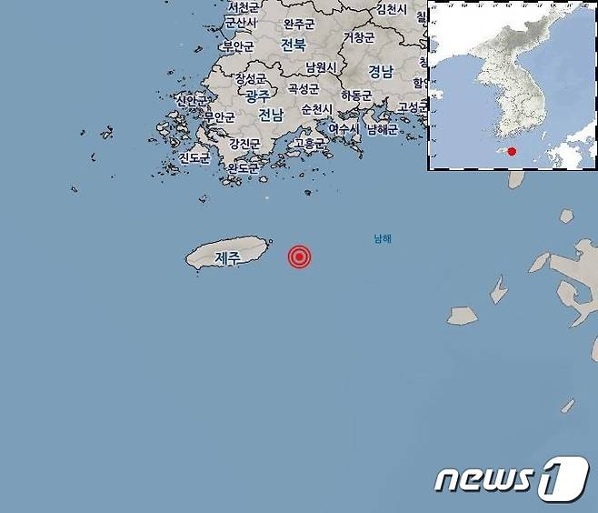 13일 오전 6시50분쯤 제주 서귀포시 동쪽 62㎞ 해역에서 발생한 규모 2.3의 지진의 진앙(기상청 제공)© 뉴스1