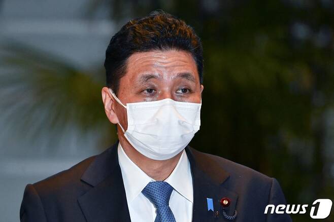 기시 노부오 일본 방위상이 2021년 11월 10일(현지시간) 도쿄 총리공관에 도착하고 있다. © AFP=뉴스1 © News1 김지현 기자