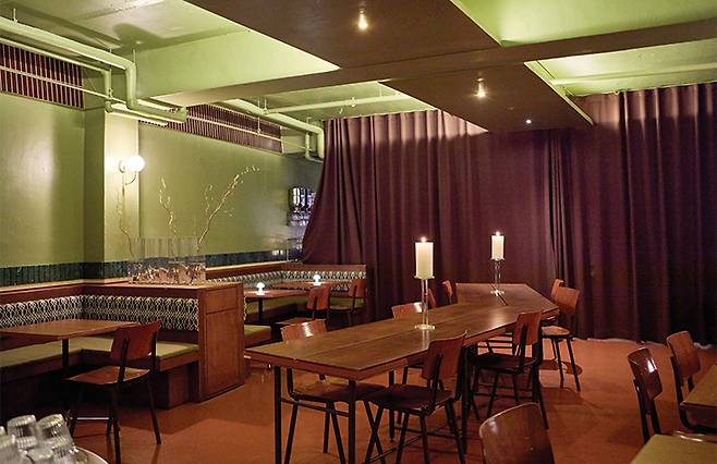 식사를 위한 뚜르띠에르의 지하 공간.