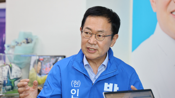 박남춘 인천시장 후보가 인천e음경제에 대해 설명하고 있다.&nbsp;ⓒ 더큰e음캠프&nbsp;