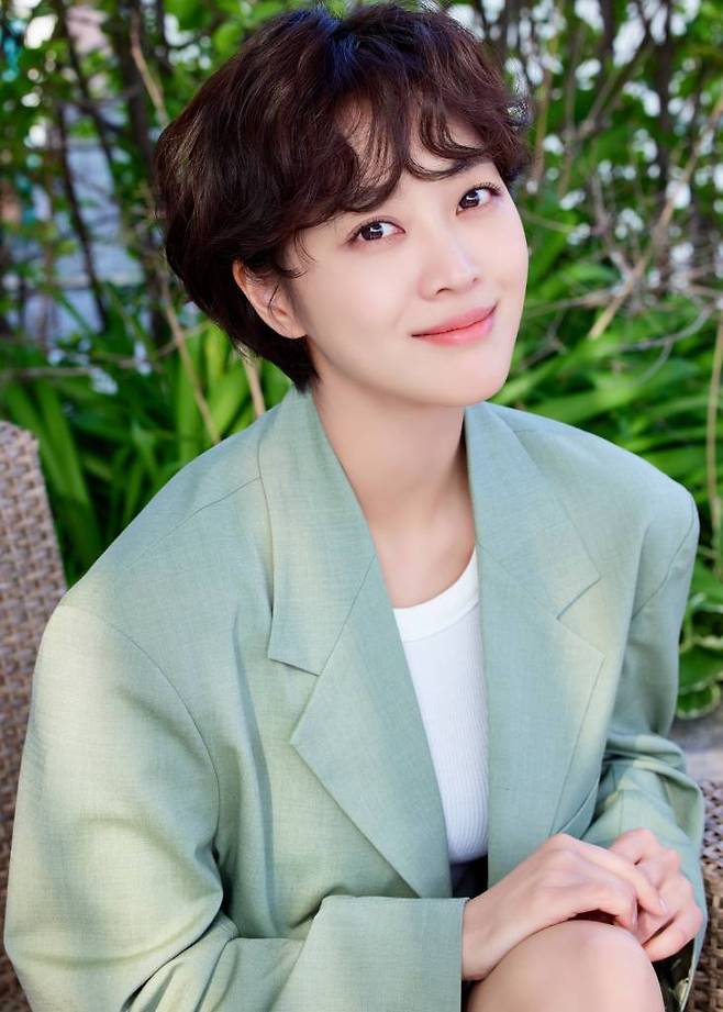 tvN 드라마 '군검사 도베르만'의 주연배우 조보아가 2일 오전 진행된 종영 라운드 인터뷰를 위해 포즈를 취하고 있다.  '군검사 도베르만'은 돈을 위해 군검사가 된 도배만과 복수를 위해 군검사가 된 차우인이 만나 군대 내의 검고 썩은 악을 타파하며 진짜 군검사로 성장하는 이야기를 그린 드라마다. /사진제공=키이스트