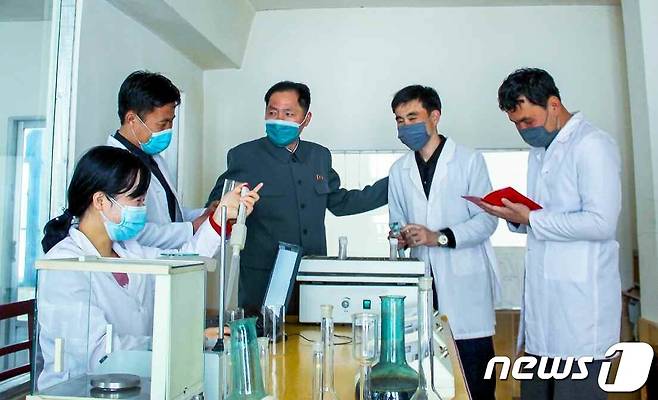 (평양 노동신문=뉴스1) = 북한 노동당 기관지 노동신문은 14일 경제발전과 인민 생활 향상을 위해 도·시·군 들이 과학기술 인재들과의 사업에 적극 나설 것을 강조했다. [국내에서만 사용가능. 재배포 금지. DB 금지. For Use Only in the Republic of Korea. Redistribution Prohibited] rodongphoto@news1.kr