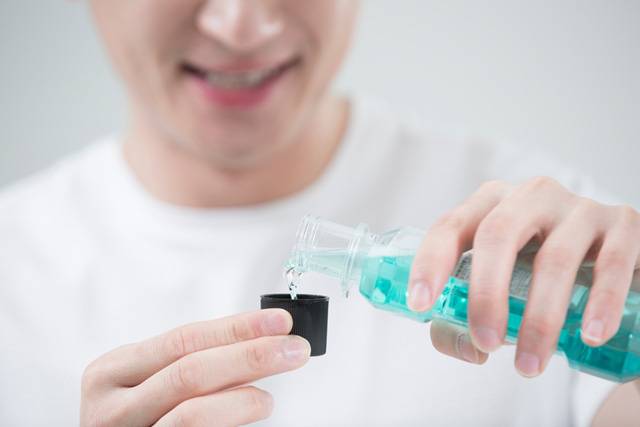 가글제는 개봉한 뒤 한 달 이내에 사용을 완료하는 것이 좋다./클립아트코리아 제공