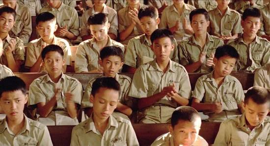 대만 뉴웨이브를 세계에 알린 빛나는 영화 ‘고령가 소년 살인사건’ 한 장면. 14살 장첸의 데뷔 작품이다. 사진 속 장첸은 어디에?