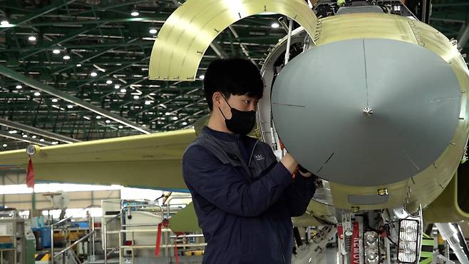 경남 사천에 위치한 한국항공우주산업(KAI) 고정익생산동 [프로파일럿 촬영]