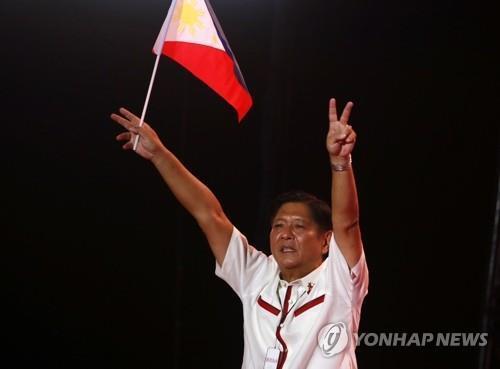 필리핀 대선 마지막 유세에 나선 마르코스 전 상원의원 [EPA=연합뉴스 자료사진. 재판매 및 DB 금지]
