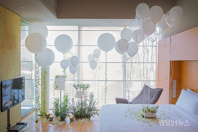 사진 : 로맨스 앳 더 파크 - 프러포즈 데커레이션 서비스 (사진제공 :&nbsp;파크 하얏트 서울)