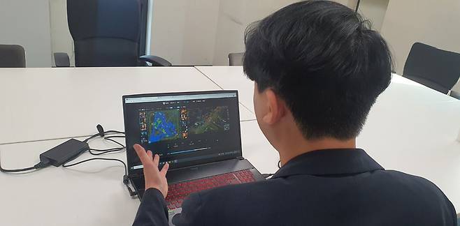 이용수 지지큐컴퍼니 대표가 게임 코칭 AI 서비스에 대해 설명하고 있다. /이소연 기자