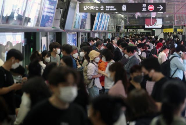 서울지하철 강남역 승강장 모습. 뉴시스