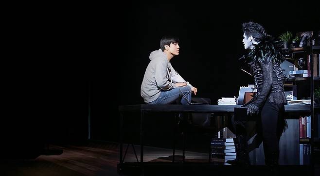 뮤지컬 《데스노트》 무대ⓒ오디컴퍼니 제공