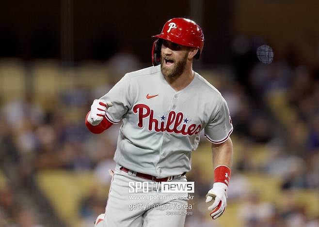 ▲ 역사적인 장타 행진으로 다저스타디움을 폭격한 브라이스 하퍼