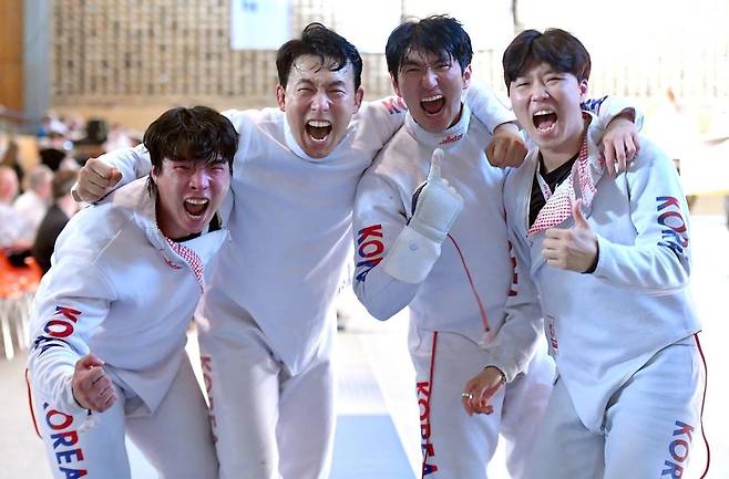 왼쪽부터 김명기, 권영준, 박상영, 손태진 [국제펜싱연맹 페이스북 캡처. 재판매 및 DB 금지]