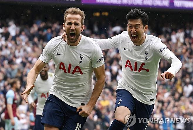 PK 결승골 넣은 케인과 손흥민 [로이터=연합뉴스]