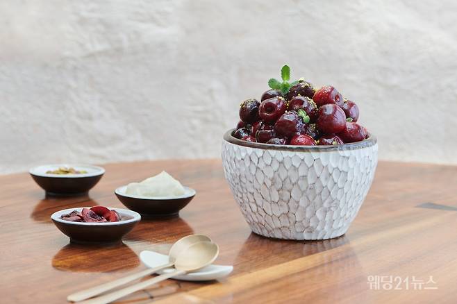 사진 : 파크하얏트서울_더 라운지_2022 빙수셀렉션_체리빙수 (사진제공 :&nbsp;파크하얏트서울)