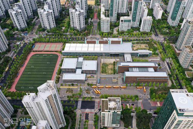 13일 인천 연수구 송도에 위치한 채드윅 국제학교 전경. 인천=홍인기 기자