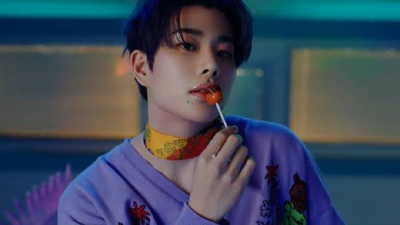 아스트로(ASTRO) 세 번째 정규 앨범 'Drive to the Starry Road'의 타이틀곡 'Candy Sugar Pop' 뮤직비디오 티저 영상이 공개돼 관심을 모으고 있다. [사진=아스트로 'Candy Sugar Pop' MV 티저 영상 캡쳐]