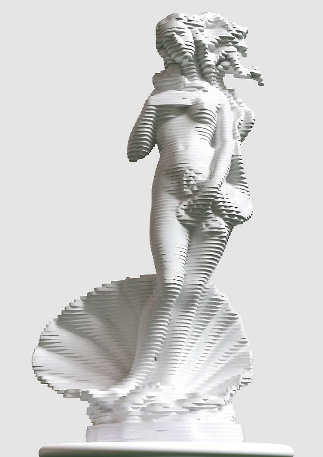 박찬걸_슬라이스이미지 비너스의 탄생_163x120x500cm_Stainless steel_(2021) [사진 제공 = 조형아트서울]