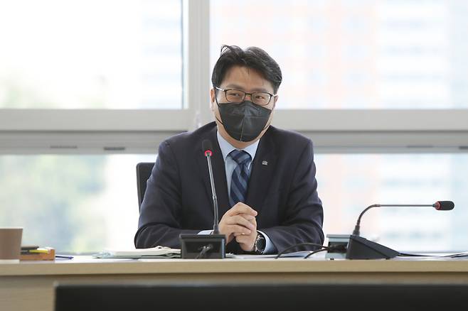 신동헌 천안시 권한대행이 16일 간부회의에서 선거중립을 당부하고 있다. (사진=천안시 제공) *재판매 및 DB 금지