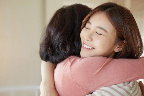 포옹은 건강 상 이점을 많이 낳는다. [사진=게티이미지뱅크]