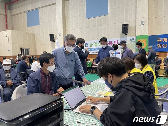 농업인 행복버스 행사(농협 강원지역본부 제공) 2022.5.17/뉴스1