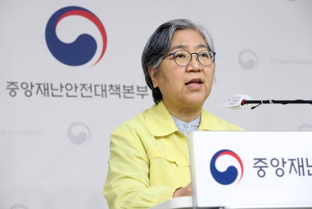 중앙방역대책본부장인 정은경 질병관리청장이 지난달 29일 오전 세종시 정부세종청사에서 실외 일부 마스크 착용 의무 해제 방침에 대해 밝히고 있다. 뉴시스