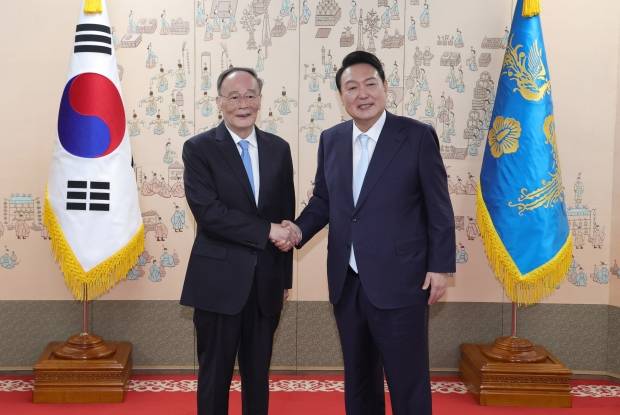 왕치산 중국 국가 부주석 만난 윤석열 대통. /사진=연합뉴스