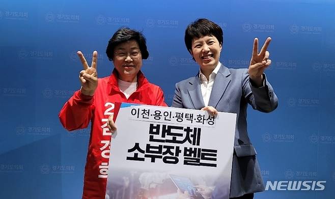 [이천=뉴시스]국민의힘 김경희 이천시장후보(사진 좌)와 김은혜 경기도지사 후보