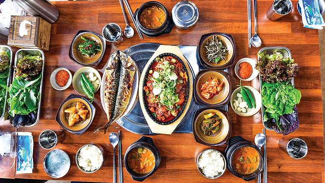 예원의 쌈밥정식 상차림.