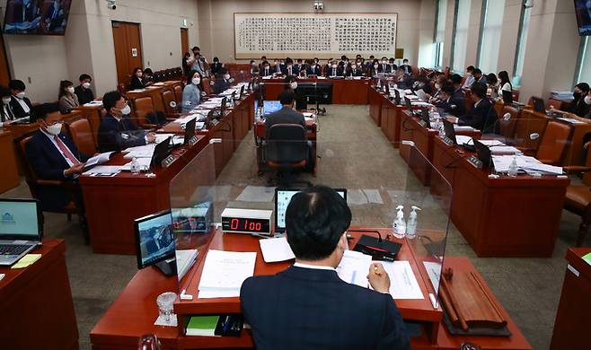 17일 오후 서울 여의도 국회에서 법제사법위원회 전체회의가 열리고 있다.    공동취재