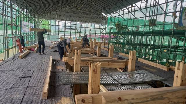 복원 공사가 한창 진행 중인 경복궁 계조당.