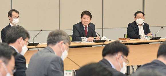 권영진 대구시장이 17일 시청에서 확대간부회의를 주재하고 있다. ⓒ대구시