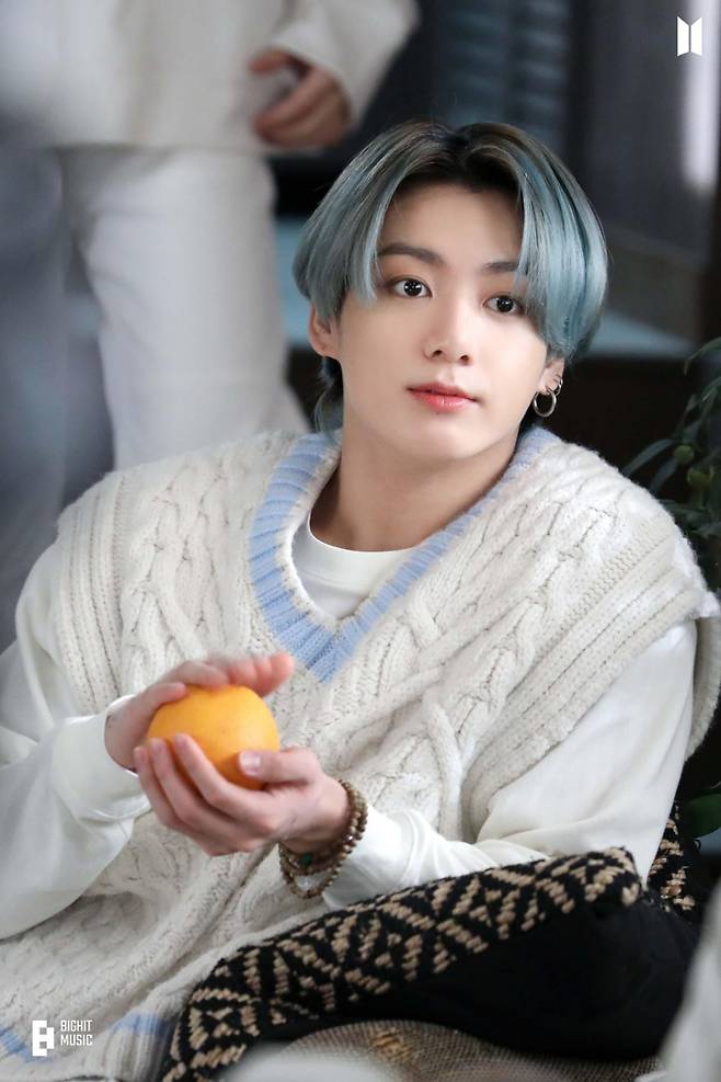 방탄소년단 정국 #jungkook 개인 최초 틱톡 1200억뷰 돌파..全세계 인물 조회수 1위 '초대세 아이콘'