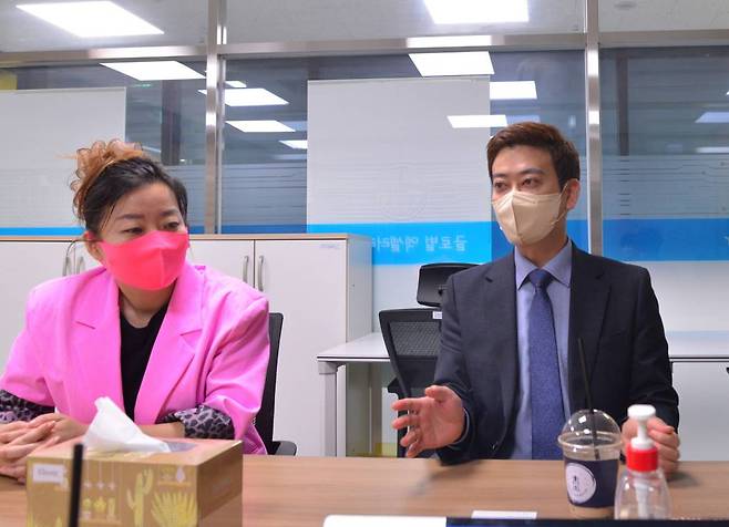 SBA 최수진 책임(좌)과 케이파워 김지훈 부사장(우), 출처: IT동아