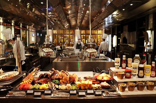 [제주=뉴시스] 제주 드림타워 복합리조트 그랜드 키친 뷔페. (사진=롯데관광개발 제공) *재판매 및 DB 금지