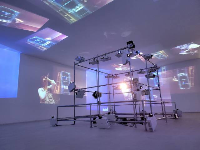 백남준의 '시스틴 채플'은 계속해서 화면이 변화하며 새로운 영상을 보여주는 게 특징이다. /사진제공=울산시립미술관