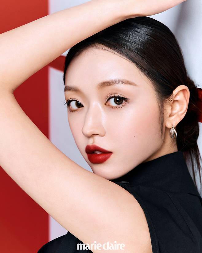 가수 유아. 마리끌레르 , 입생로랑 뷰티 (YSL BEAUTY) 제공.