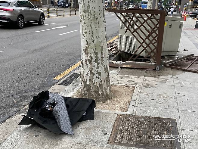 한 누리꾼이 김새론 음주운전 사고 현장이라고 주장하며 올린 사진. 온라인 커뮤니티 캡처