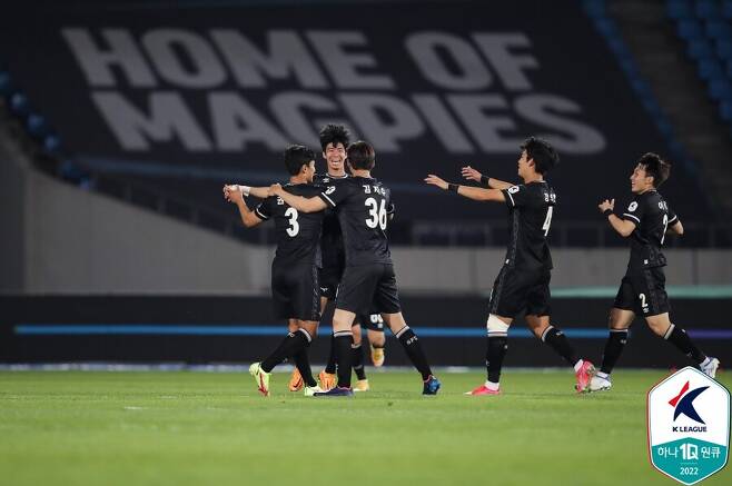▲ 성남FC와 수원FC가 2-2로 비기며 승점 3점을 가져가지 못했다. ⓒ한국프로축구연맹
