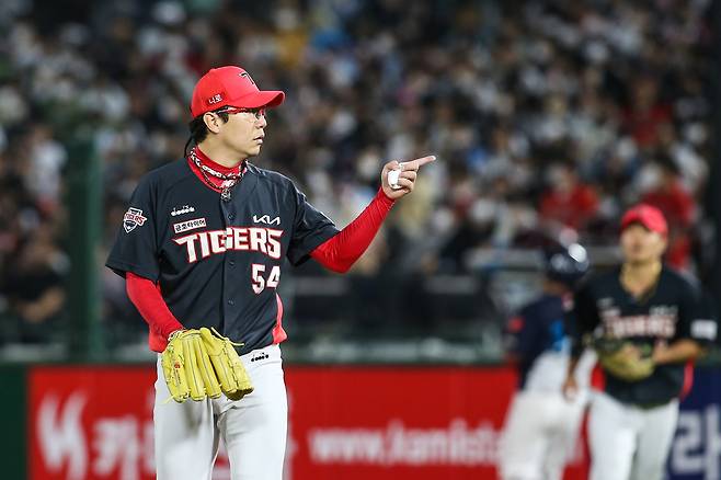 KIA 타이거즈 투수 양현종이 19일 KBO리그 사직 롯데 자이언츠전에서 7⅔이닝 2실점으로 호투해 시즌 3승 및 통산 150승을 달성했다.(KIA 타이거즈 제공) © 뉴스1