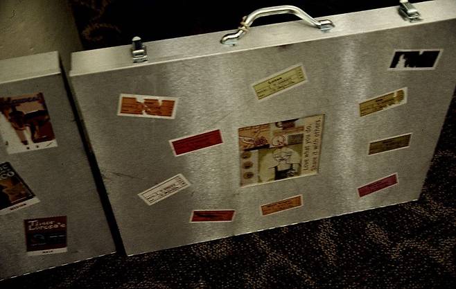 스타벅스 프레젠테이션 때 사용한다는 방탄 서류 가방. /박진배 뉴욕 FIT 교수, 마이애미대학교 명예석좌교수